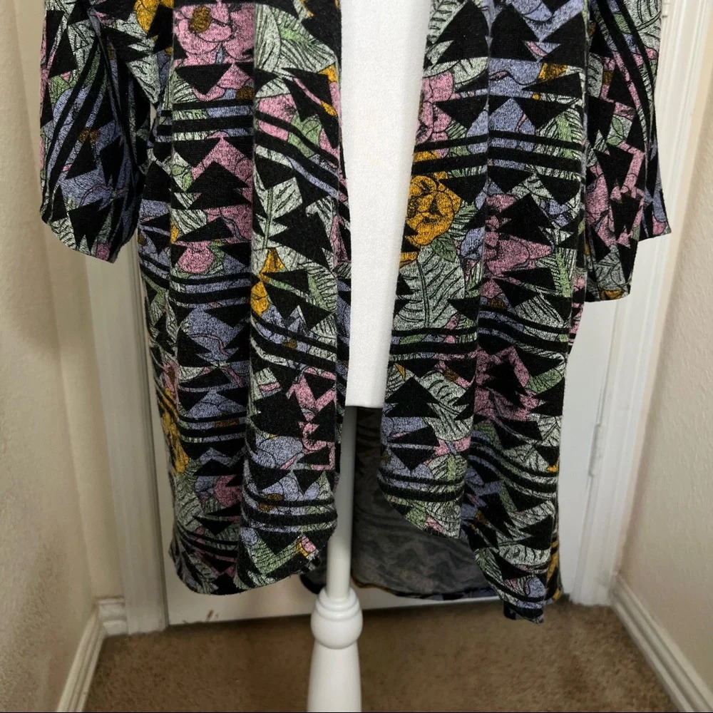 Lularoe Lindsay Small Knit, Black Broken Floral Pattern - Picture 5 of 9